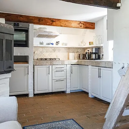 2 Bedroom Awesome In Casa vacanze *